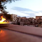 L' Abbraccio Dei Sassi