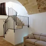 L' Abbraccio Dei Sassi