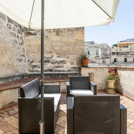 L' Abbraccio Dei Sassi 3*