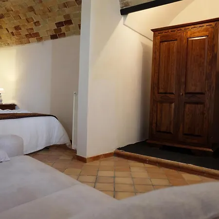 L' Abbraccio Dei Sassi