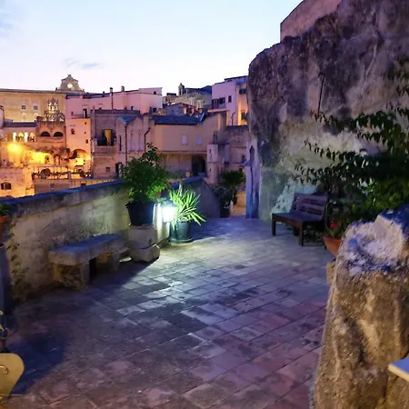 L' Abbraccio Dei Sassi 3*
